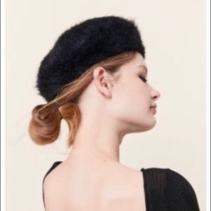 COPY - Black/noir fuzzy beret